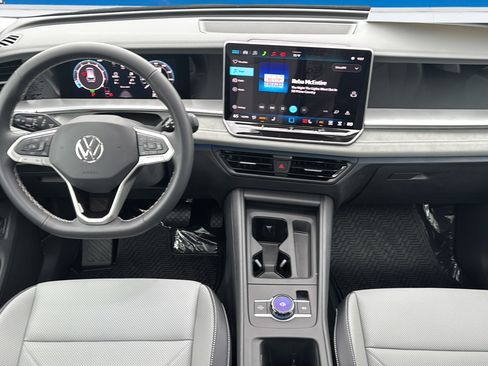 New 2026 Volkswagen Tiguan SE AWD/4WD image 17