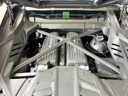 Used 2021 Lamborghini Huracan EVO image 25