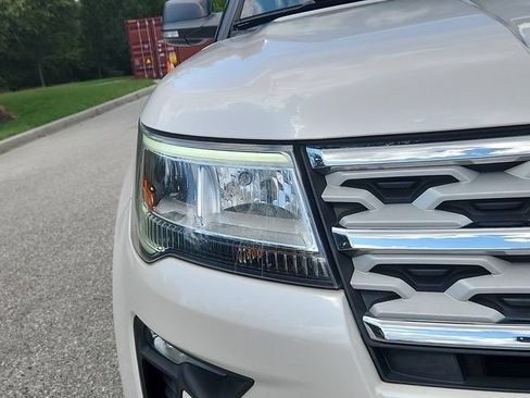 Used 2019 Ford Explorer XLT w/ Equipment Group 202A AWD/4WD image 9
