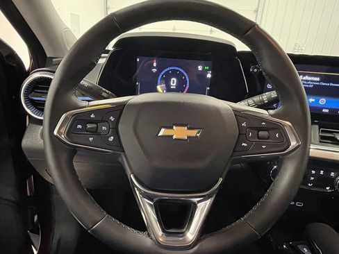Used 2025 Chevrolet Trax LT w/ Driver Confidence Package FWD image 34