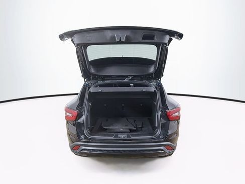 Used 2024 Chevrolet Trax RS w/ Sunroof Package FWD image 25