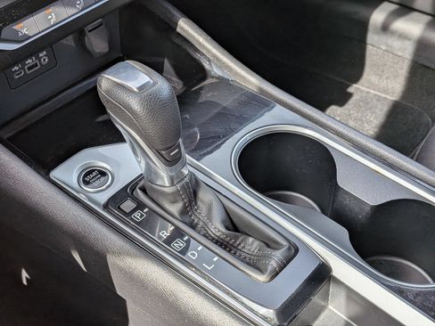 Used 2024 Nissan Altima 2.5 SV FWD image 25