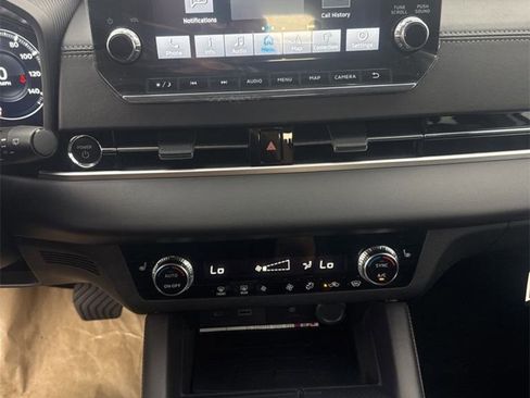 New 2025 Mitsubishi Outlander SE image 24