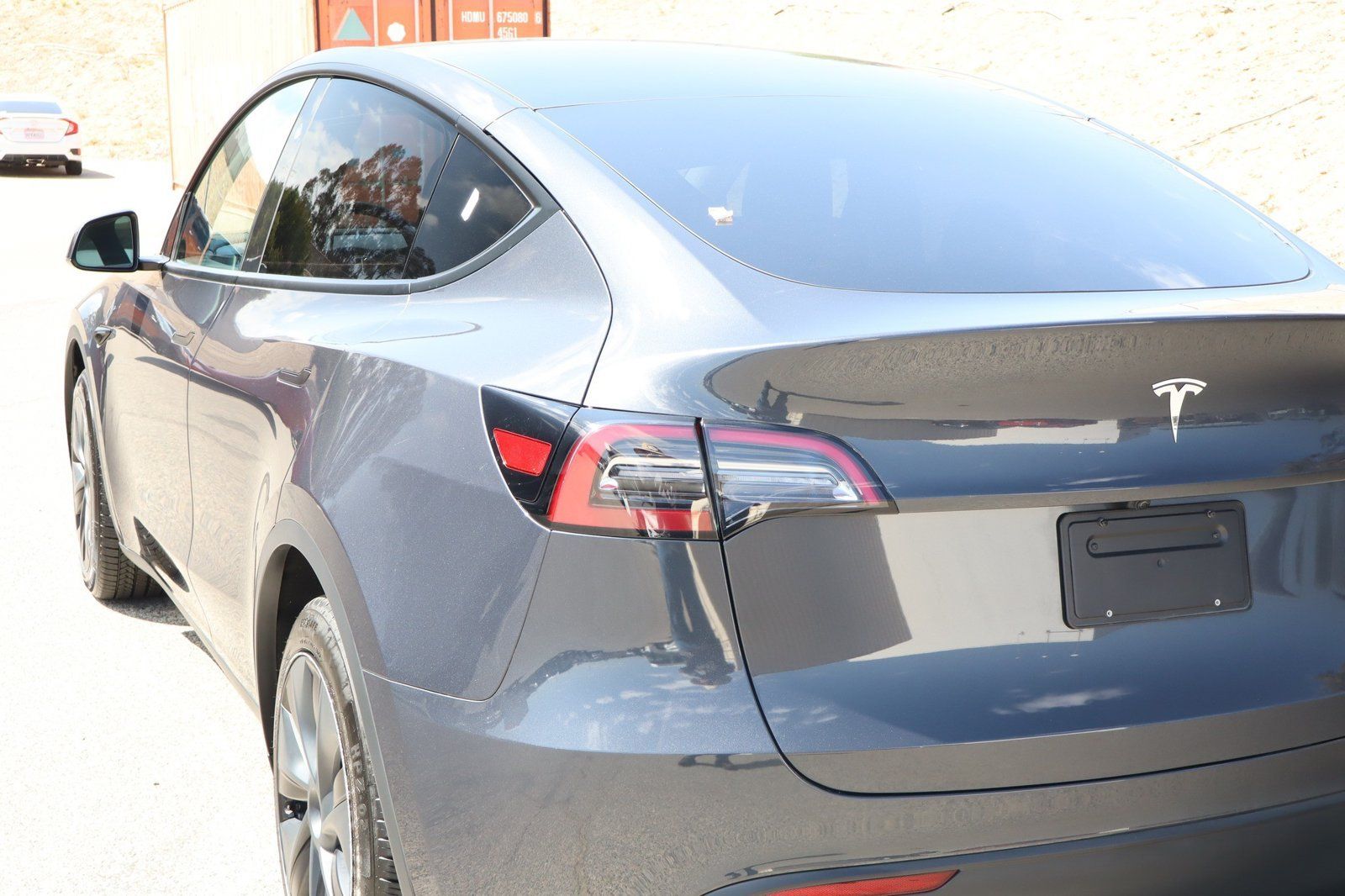 Used 2024 Tesla Model Y Long Range RWD image 16