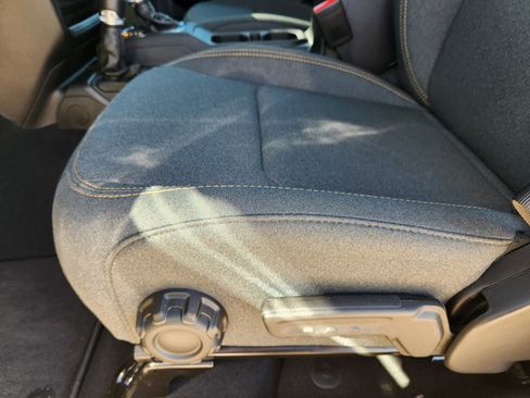 New 2025 Jeep Gladiator Sport image 19