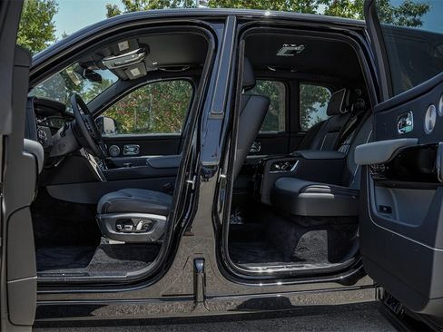 New 2025 Rolls-Royce Cullinan image 36