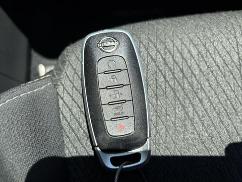 Used 2025 Nissan Rogue SV FWD image 21