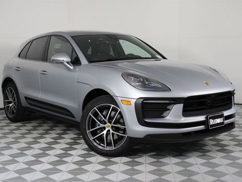 Used 2025 Porsche Macan image 9