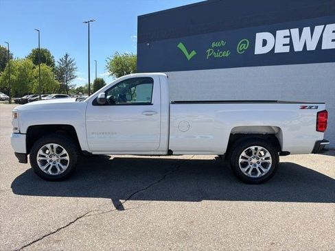 Used 2018 Chevrolet Silverado 1500 LT w/ LT Convenience Package AWD/4WD image 2