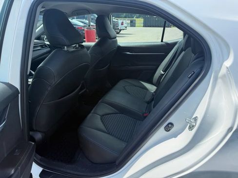 Used 2023 Toyota Camry SE FWD image 11