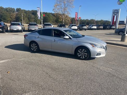 Used 2020 Nissan Altima 2.5 S image 1