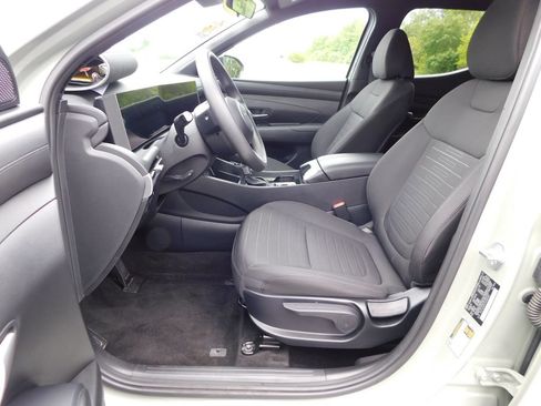 Used 2025 Hyundai Santa Cruz SE FWD image 14