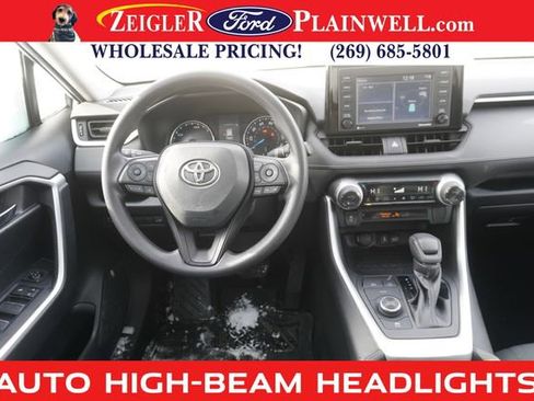 Used 2022 Toyota RAV4 XLE image 9