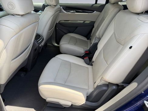 Used 2023 Cadillac XT6 Premium Luxury AWD/4WD image 17