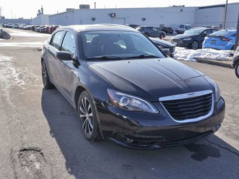 Used 2013 Chrysler 200 Limited image 4