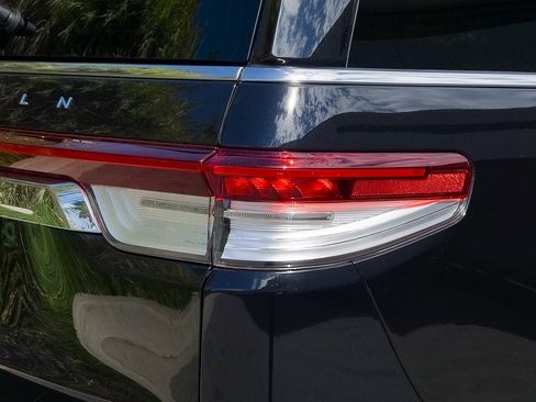 Used 2023 Lincoln Navigator Reserve image 8