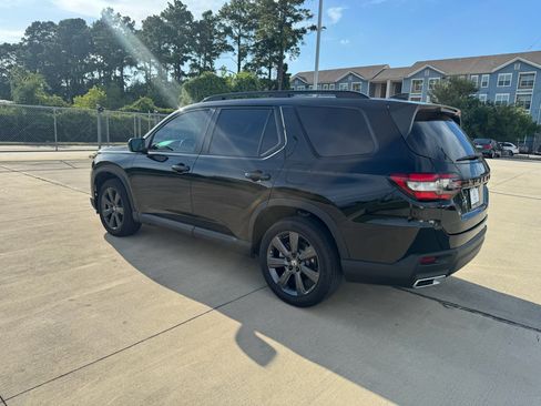 Certified 2025 Honda Pilot Sport image 6