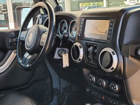 Used 2014 Jeep Wrangler Unlimited Rubicon w/ Dual Top Group AWD/4WD image 28