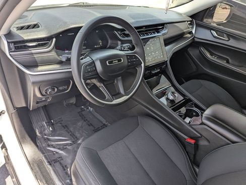 Used 2023 Jeep Grand Cherokee Laredo RWD image 24