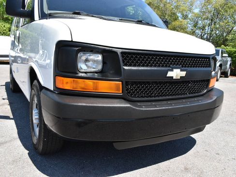 Used 2015 Chevrolet Express 2500 image 40