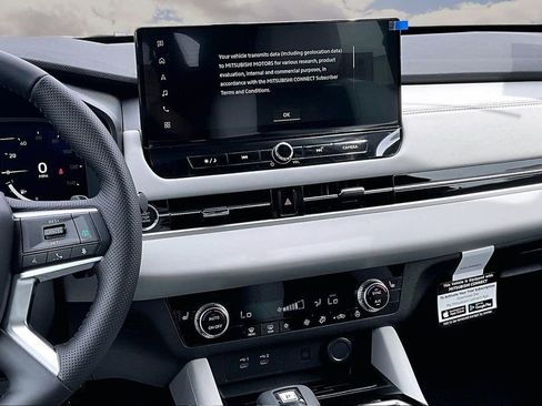 New 2026 Mitsubishi Outlander FWD image 7