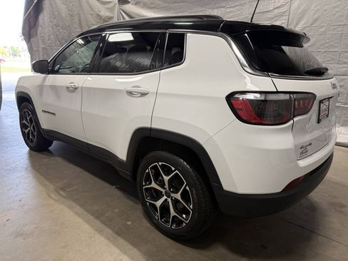 Used 2025 Jeep Compass Limited AWD/4WD image 4