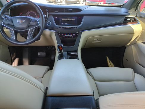 Used 2017 Cadillac XT5 Luxury w/ Driver Awareness Package image 15