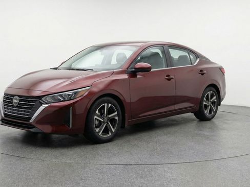Used 2025 Nissan Sentra SV image 3