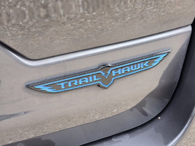 Certified 2022 Jeep Grand Cherokee Trailhawk AWD/4WD image 13