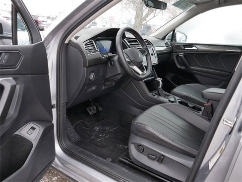 Certified 2024 Volkswagen Tiguan SE image 12
