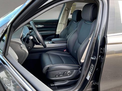 Used 2025 Genesis Electrified GV70 AWD/4WD image 21