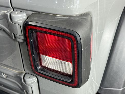 Used 2020 Jeep Wrangler Unlimited Sport S image 33