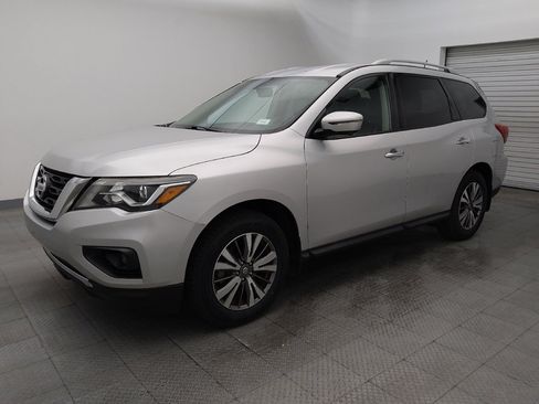 Used 2018 Nissan Pathfinder SL AWD/4WD image 2