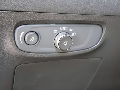 Used 2025 Buick Encore GX Avenir w/ Avenir Technology Package FWD image 18