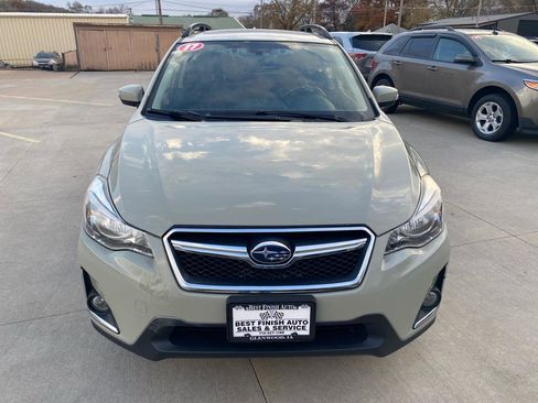 Used 2017 Subaru Crosstrek 2.0i Limited AWD/4WD image 3