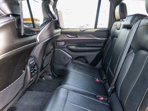 Used 2023 Jeep Grand Cherokee Overland w/ Advanced Protech Group III AWD/4WD image 19