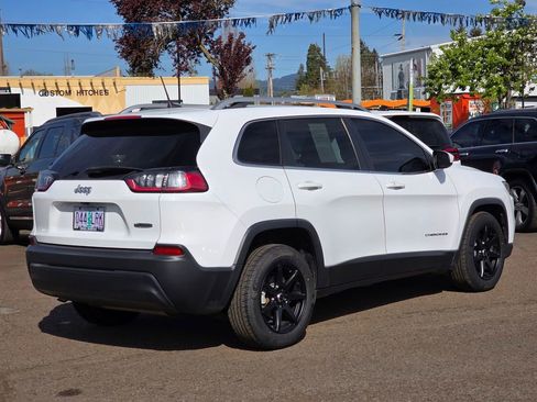 Used 2019 Jeep Cherokee Latitude Plus FWD image 27