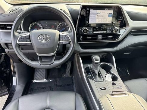 Used 2022 Toyota Highlander XLE image 18