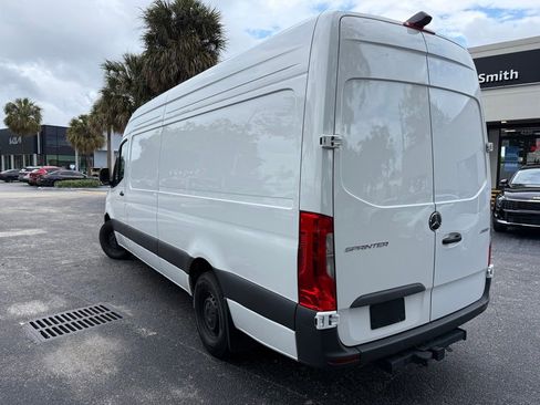 Used 2025 Mercedes-Benz Sprinter 2500 image 2