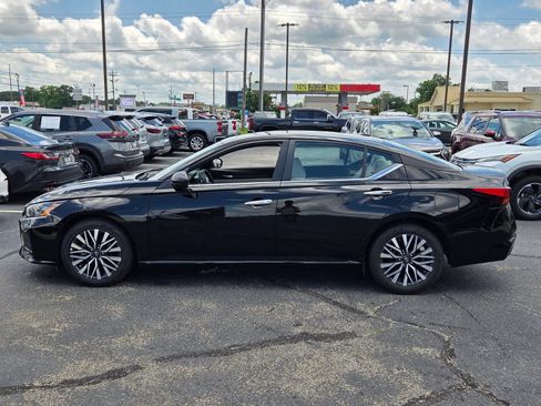 Used 2025 Nissan Altima 2.5 SV FWD image 4