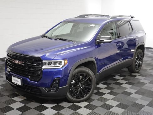 Used 2023 GMC Acadia SLE w/ Elevation Edition FWD image 2