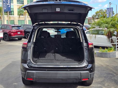 Used 2024 Nissan Rogue S FWD image 7