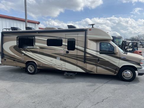 Used 2017 Ford E-450 and Econoline 450 Super Duty w/ Motorhome Prep Package RWD image 41