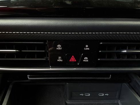 Used 2024 Volkswagen Atlas SE FWD image 30