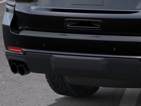 New 2026 Chevrolet Suburban Z71 w/ Z71 Off-Road Package AWD/4WD image 14