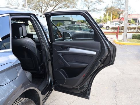 Used 2021 Audi SQ5 Premium w/ Convenience Package image 28