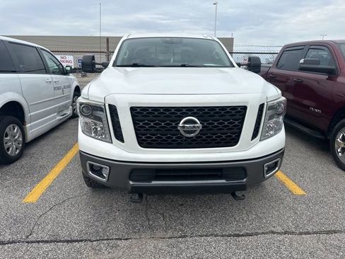 Used 2017 Nissan Titan PRO-4X AWD/4WD image 14