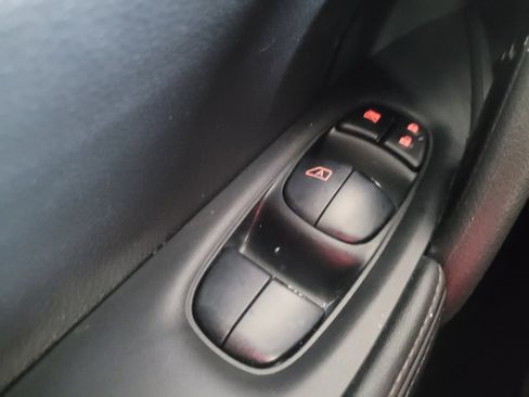 Used 2018 Nissan Rogue S AWD/4WD image 27