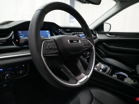 Used 2023 Jeep Grand Cherokee 4WD 4xe image 7