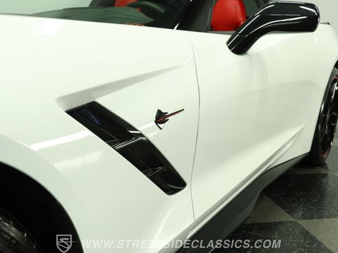 Used 2015 Chevrolet Corvette Stingray Coupe w/ Pacific Design Package RWD image 22